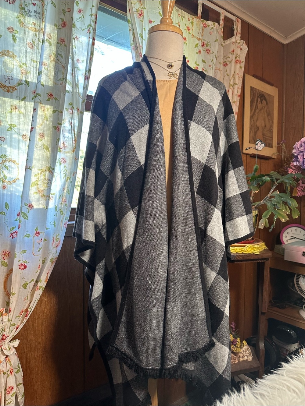 Kensie • Buffalo Check Greyscale Fringe Trim Poncho - Picture 14 of 14
